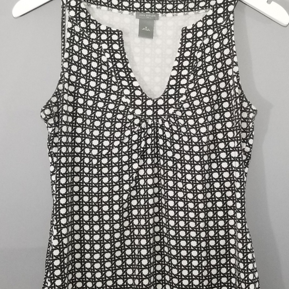 Ann Taylor Black White Sleeveless Ogee Print Top - Picture 2 of 6